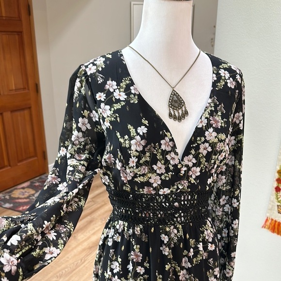 Aqua brand boho V-Neck Midi Dress with mini floral pattern and crochet trim - Picture 5 of 14